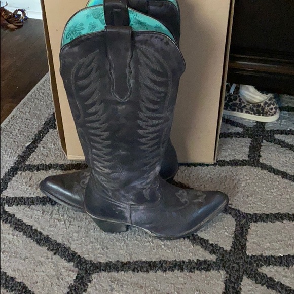 Boots - Picture 3 of 3